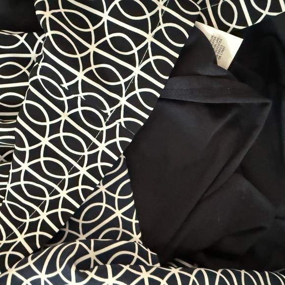 Banana Republic Black & White Geometric Print Skirt Size 4 - Picture 4 of 4